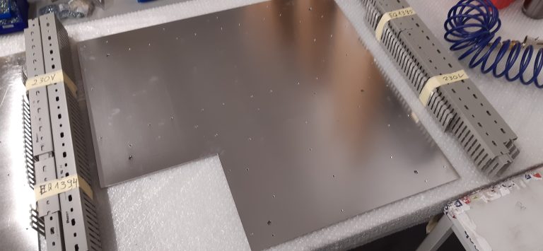 Erstellung des ersten Schaltschrank-Prototyps zur Qualitätssicherung und Maßprüfung